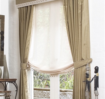 Padded Pelmet with Austrian Blinds